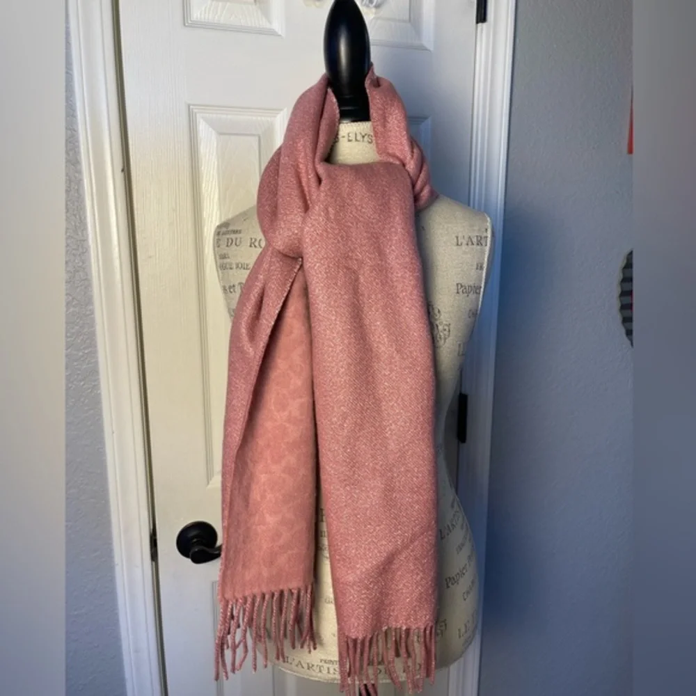 Coach Muffler Pink Metallic/Signature Scarf